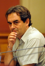 Sí se puede pregunta por qué se ha dejado pasar el plazo para la resolución de expedientes por ocupación de la vía pública con mesas y sillas
