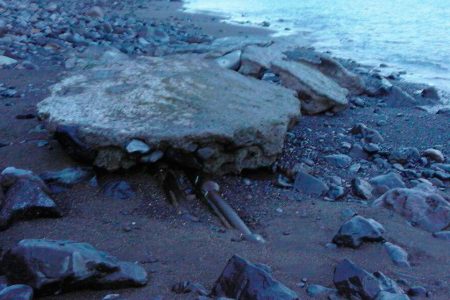 Sí se puede advierte del mal estado de la protección de la entrada de fibra óptica en La Gomera