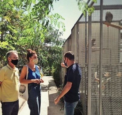 José Luis Hernández (izquieda), María José Roca (centro) y un miembro de la Fundación Neotrópico.
