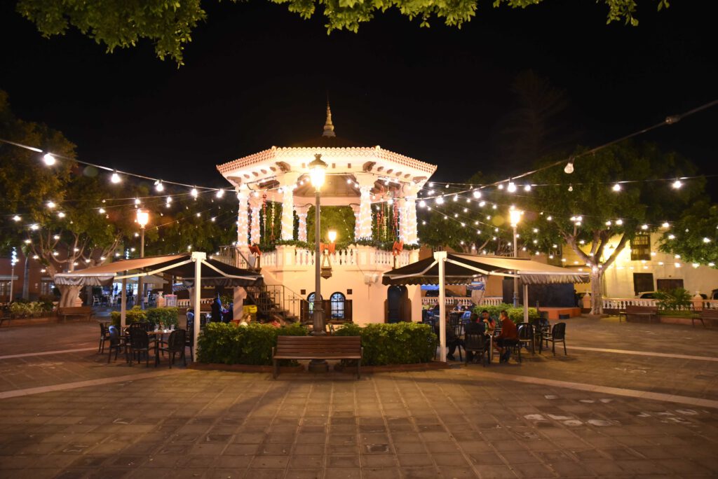 Decoración navideña en la plaza de los Remedios. Buenavista. 2020.