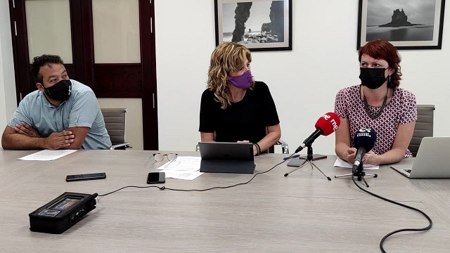 De izquierda a derecha de la imagen, los consejeros de la coalición Sí Podemos Canairas en el Cabildo de Tenerife, en la rueda de prensa de presentación de sus aportaciones a los presupuestos de la institución insular para 2021: David Carballo (Podemos); María José Belda (Podemos) y Ruth Acosta (Sí se puede).