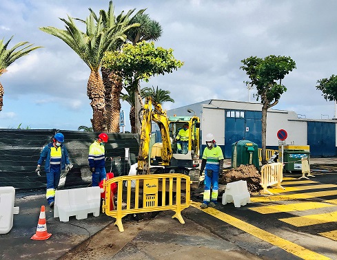Imagen de las obras de instalación de los colectores en el Centro de Deportes Acuáticos de Tenerife.