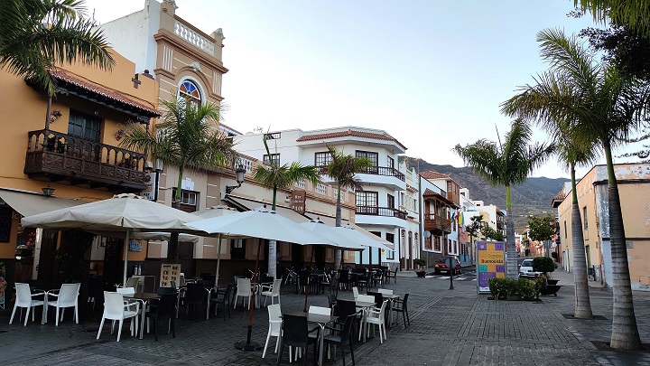 Zona comercial en el casco de Buenavista del norte.