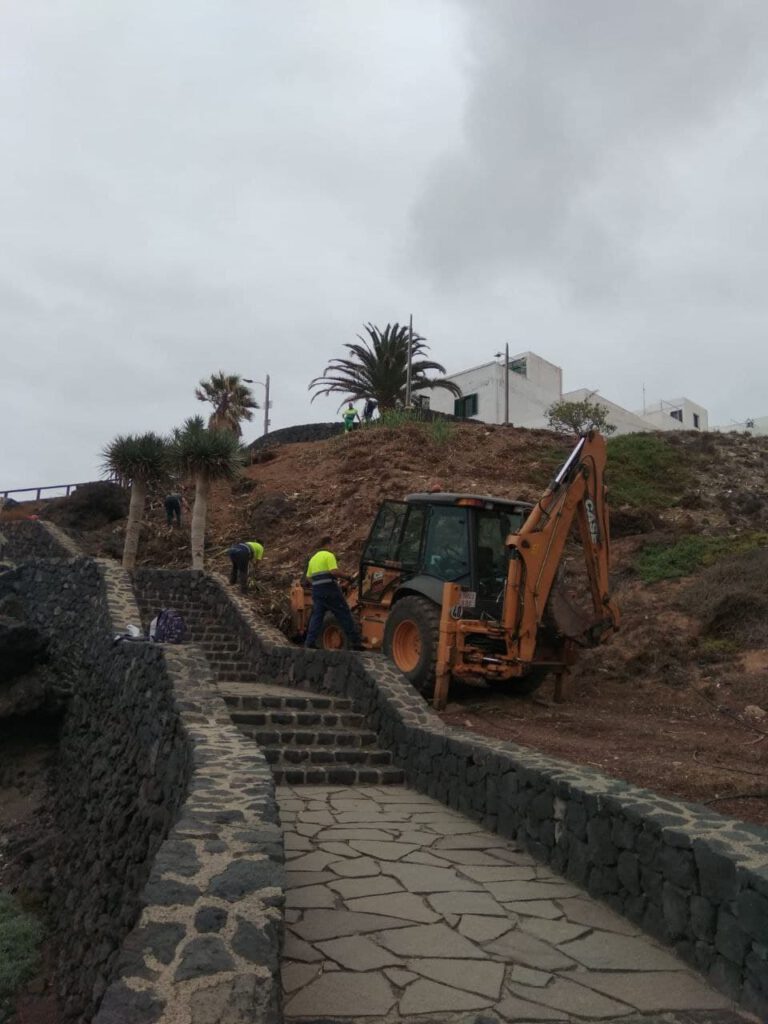 Imagen de la intervención del Área municipal de Parques y Jardines en la zona de acceso al Charco de La Laja, desarrolladas bajo el mandato de Juan Siverio (AUP-Sí se puede) al frente de la concejalía, en 2020.