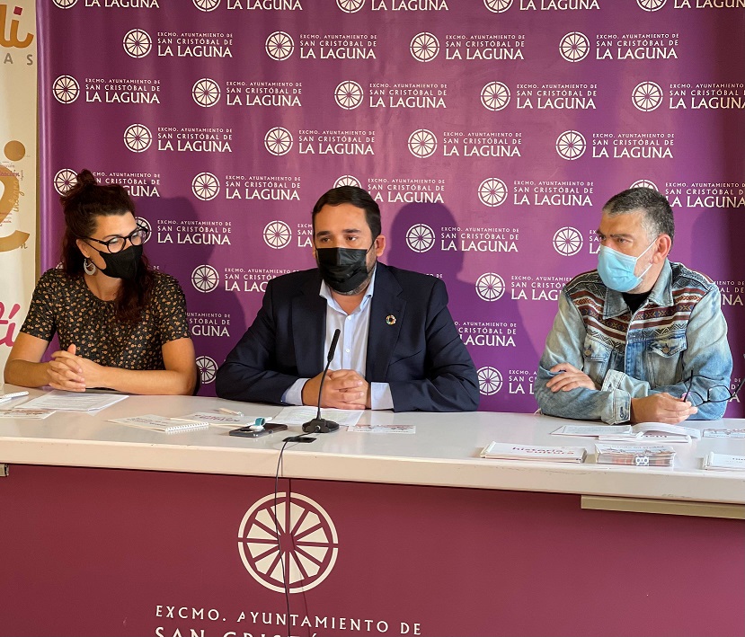 De izquierda a derecha de la imagen, la concejala de Turismo, Movilidad Sostenible y Comercio de La Laguna, María José Roca; el concejal de Bienestar Social y Calidad de Vida, Rubens Ascanio, y el técnico coordinador del proyecto, Fernando Hussein Nasser-Edine López, durante la presentación de esta iniciativa.