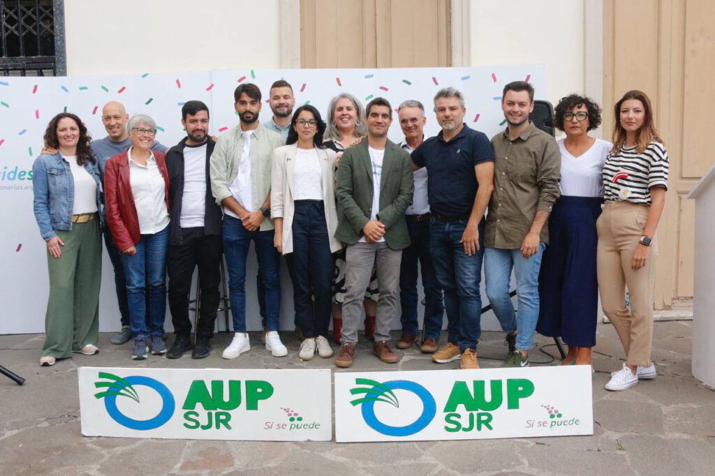 La candidatura, acompañada por otros cargos electos y candidatos que la apoyaron con su presencia. De izquierda a derecha de la imagen: Yurena Rodríguez, Celestino Hernández, Carmela Díaz Vilela (gobierno Tacoronte y candidata al Cabildo de Tenerife), Jorge Hernández, Marco García, José Manuel Borges, Yanira Mesa, Vanesa Martín Évora (gobierno Buenavista del norte) Juan Siverio, José Luis Hernández (gobierno de La Laguna), David Hernández (gobierno de Puerto de al Cruz), Sergio Padrón, Esther Pérez y Jennifer Hernández.
