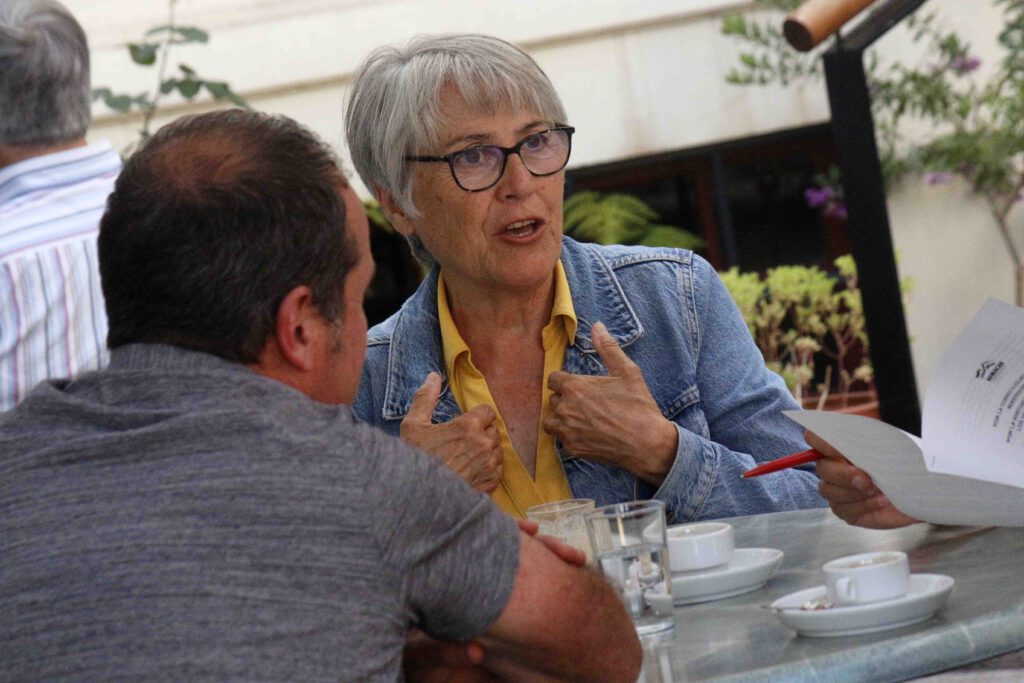 Carmela Díaz Vilela, durante su encuentro con representantes de los agentes medioambientales.