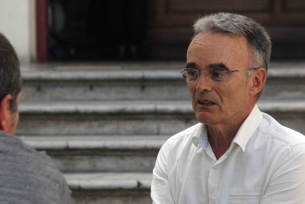 José Luis Hernández, durante una reciente reunión con representantes de agentes medioambientales de Canarias.
