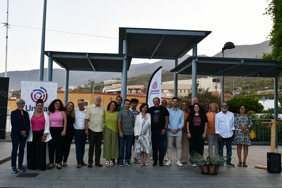 Integrandes de la candidatura de Unidas Sí Podemos en Candelaria, junto a candidatas de la misma coalición al Cabildo de Tenerife y al Parlamento de Canarias, por las lista de Tenerife y archipelágica.